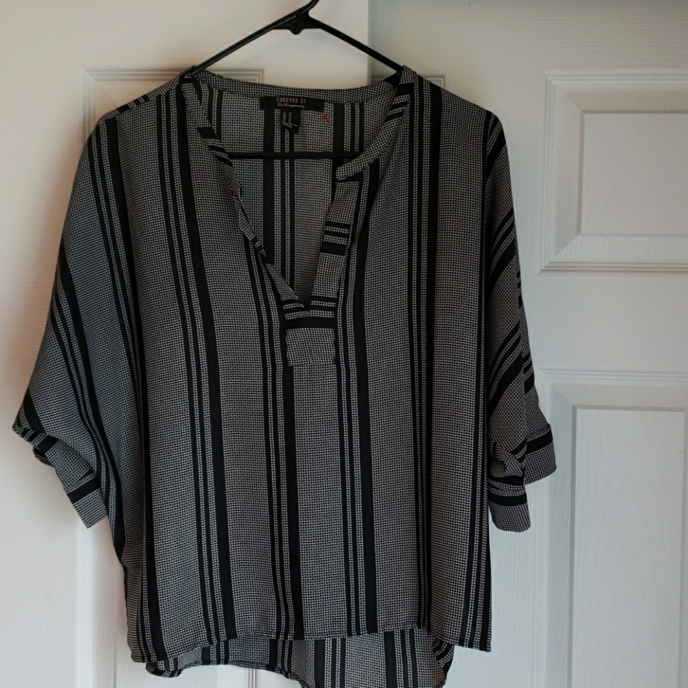 Forever 21 contemporary top blouse Size  M used